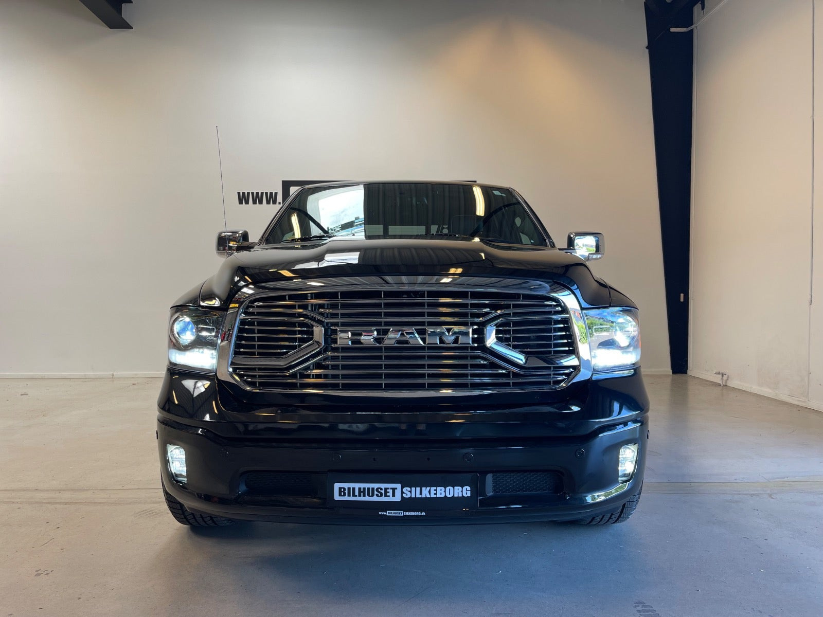 Sort Dodge RAM 1500 fra 2016