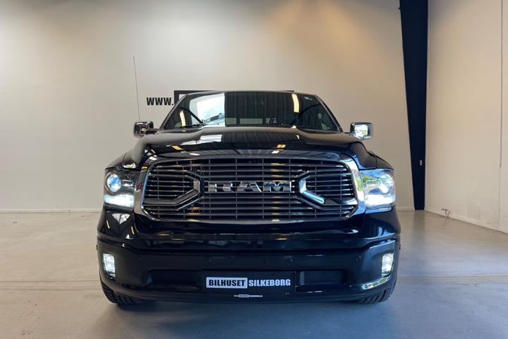 Sort Dodge RAM 1500 fra 2016