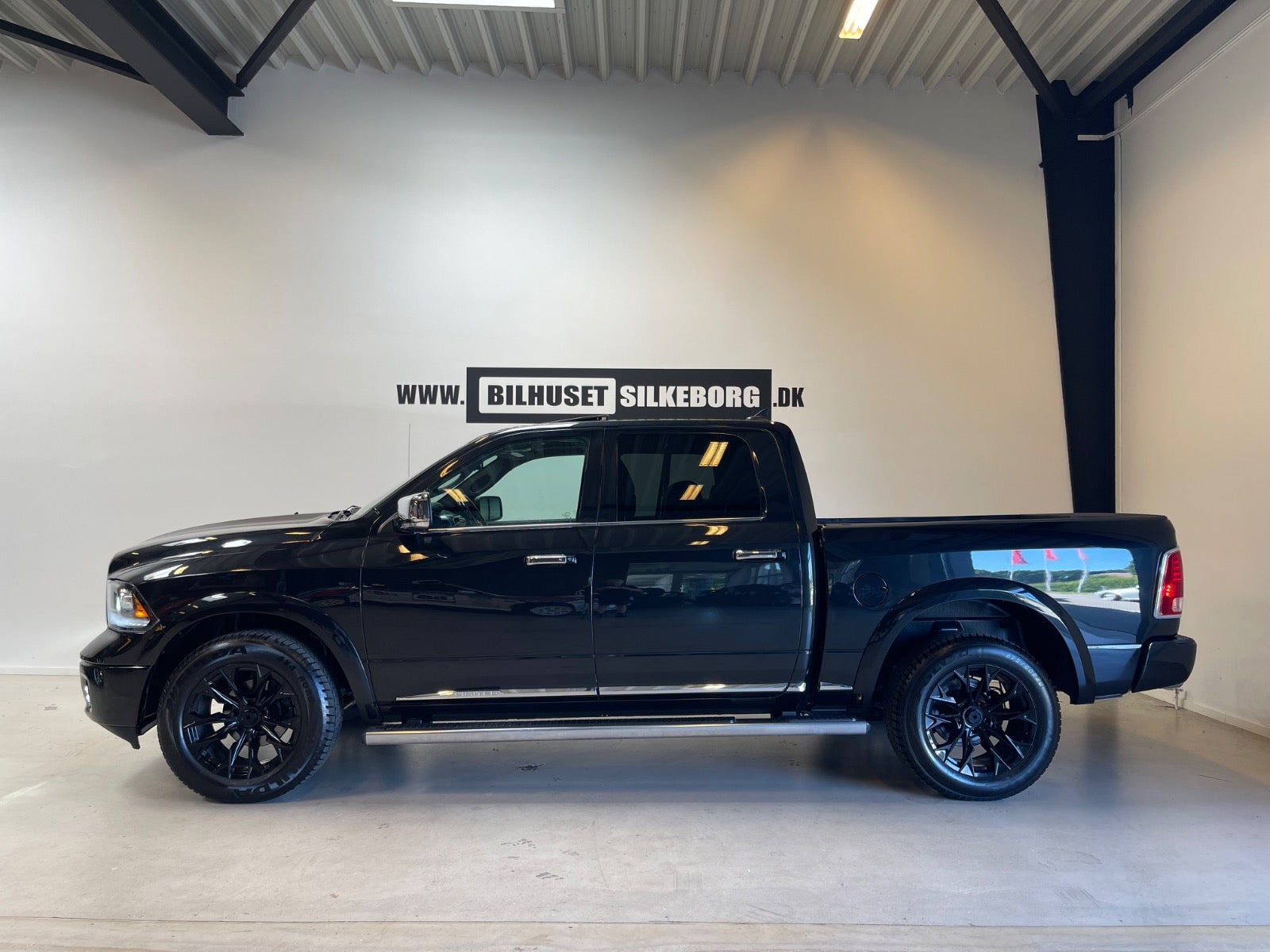 Sort Dodge RAM 1500 fra 2016