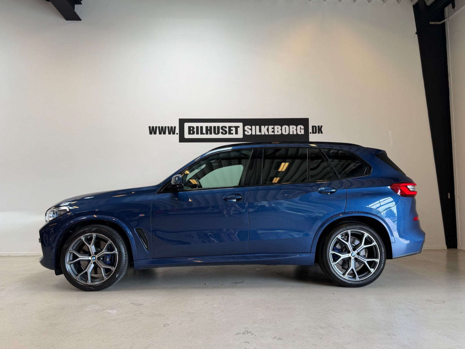 Blå BMW X5 fra 2019