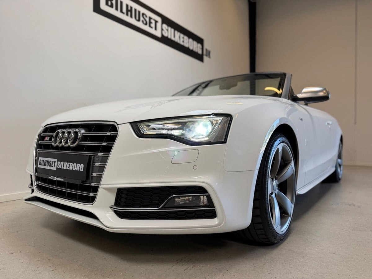 Sort Audi S5 fra 2012