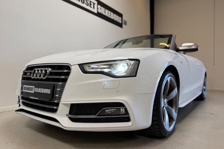 Sort Audi S5 fra 2012