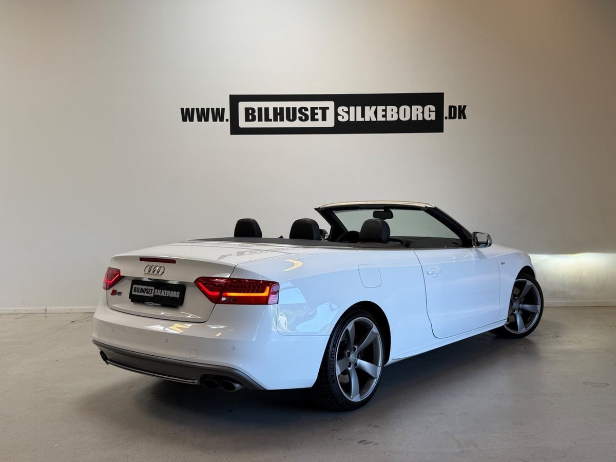 Sort Audi S5 fra 2012