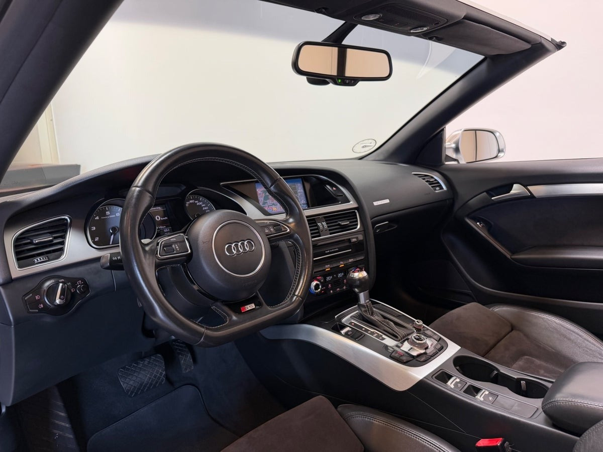 Sort Audi S5 fra 2012