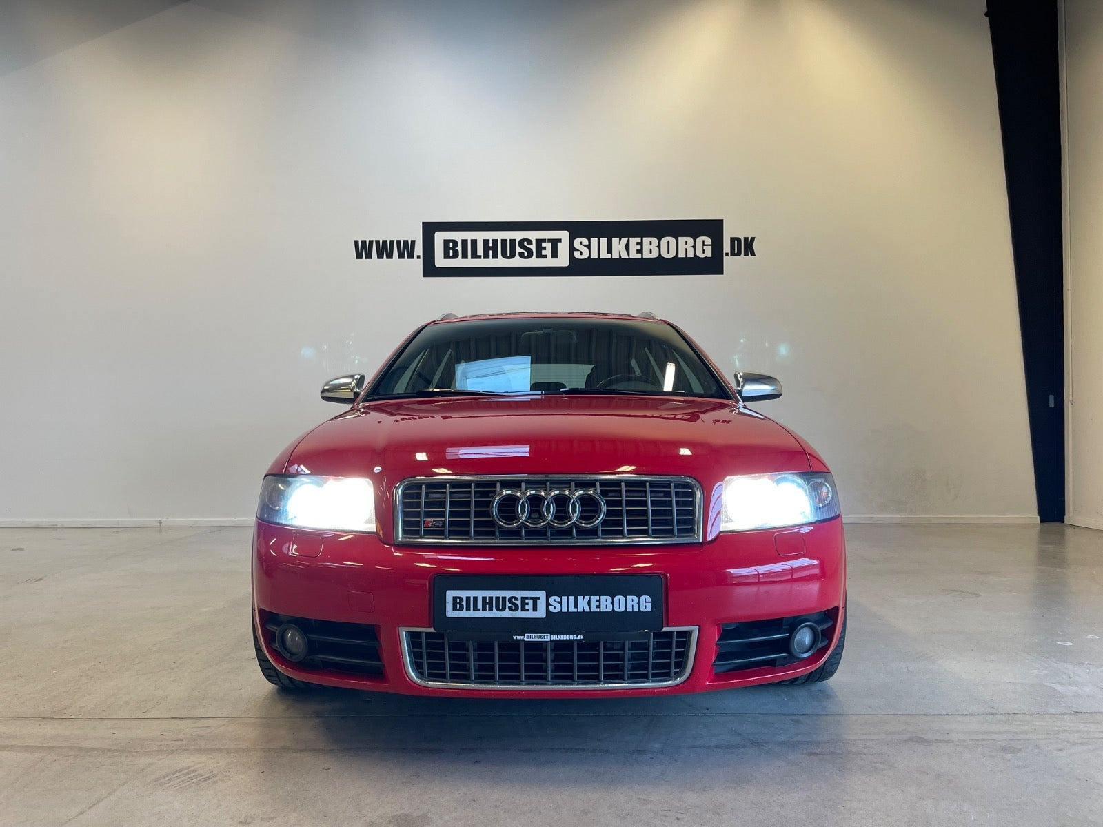 Rød Audi S4 fra 2003