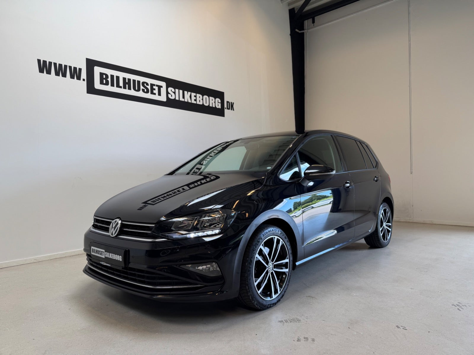 Sort VW Golf Sportsvan fra 2019
