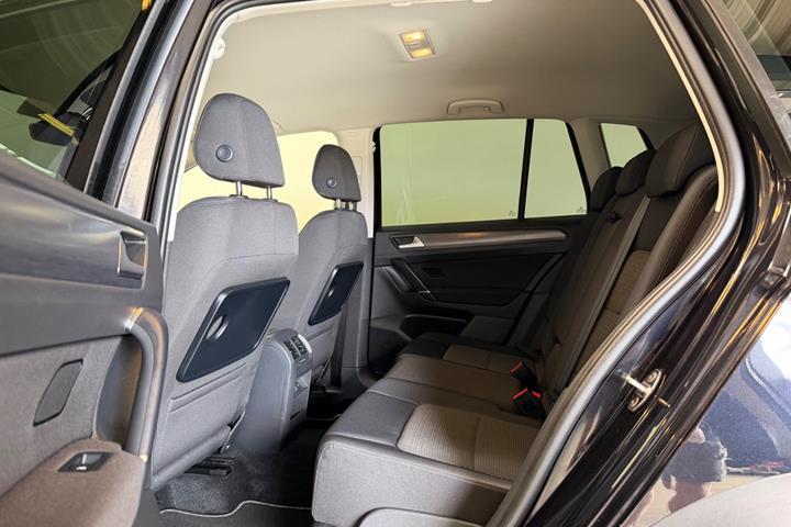 Sort VW Golf Sportsvan fra 2019