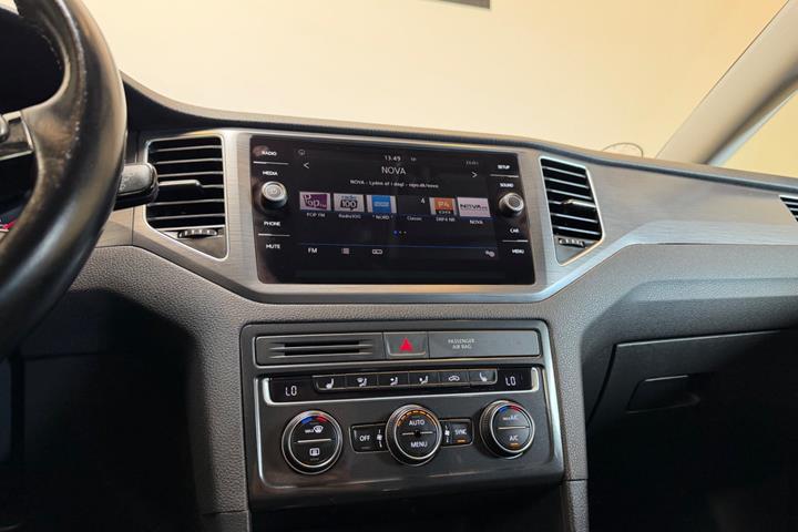 Sort VW Golf Sportsvan fra 2019