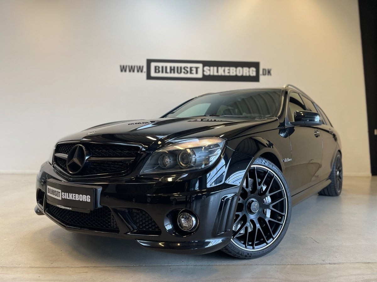 Sort Mercedes C63 fra 2010