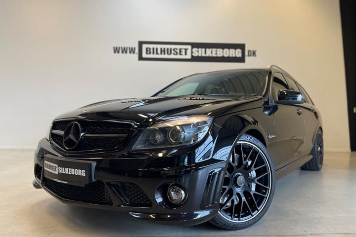 Sort Mercedes C63 fra 2010