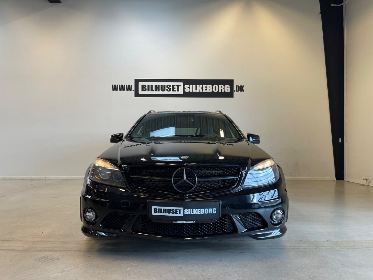 Sort Mercedes C63 fra 2010