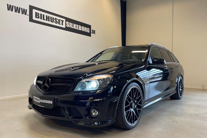 Sort Mercedes C63 fra 2010