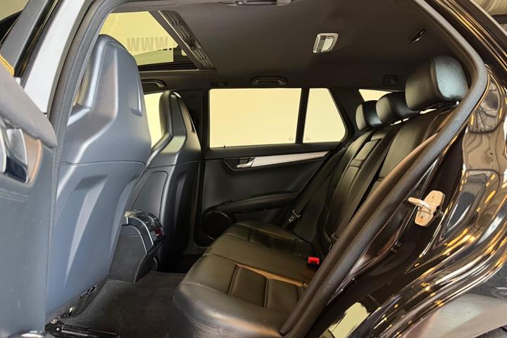 Sort Mercedes C63 fra 2010