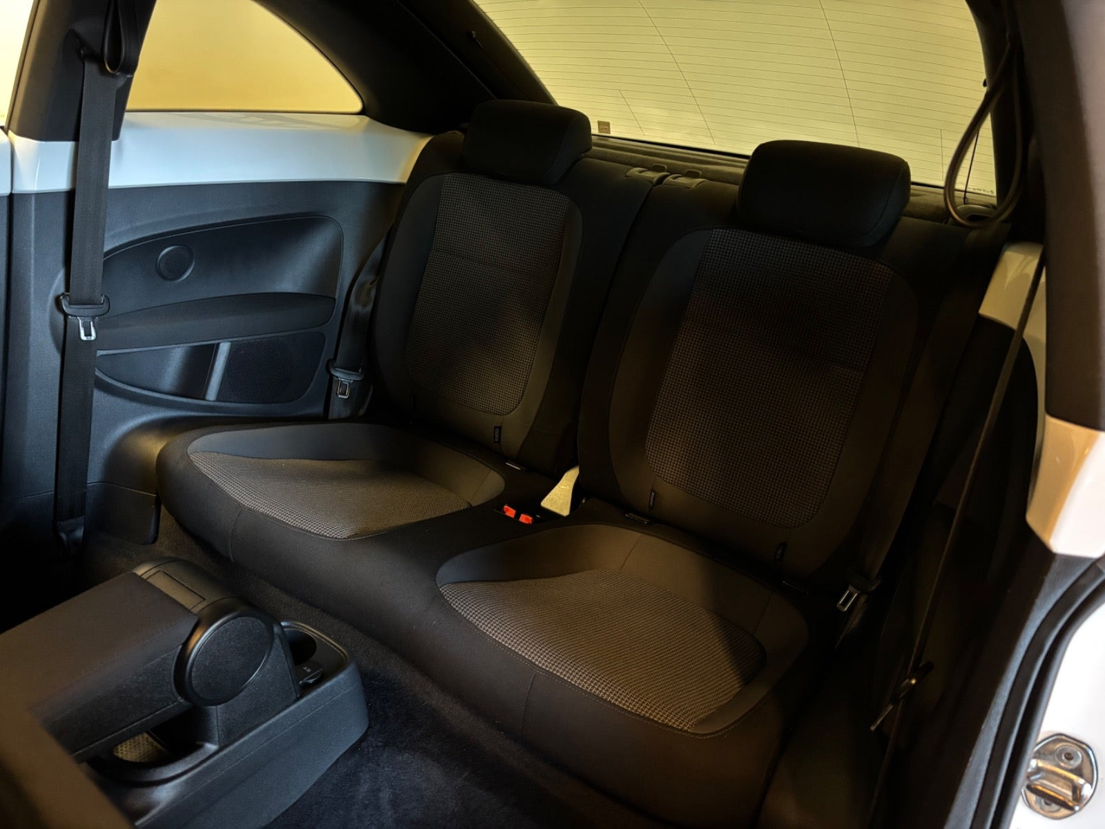 Hvid VW The Beetle fra 2012