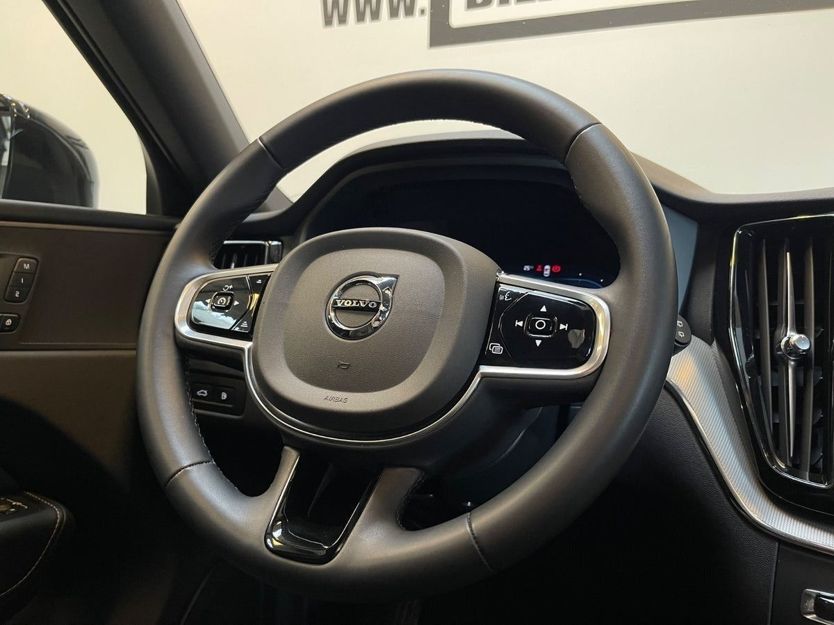 Sort Volvo XC60 fra 2023