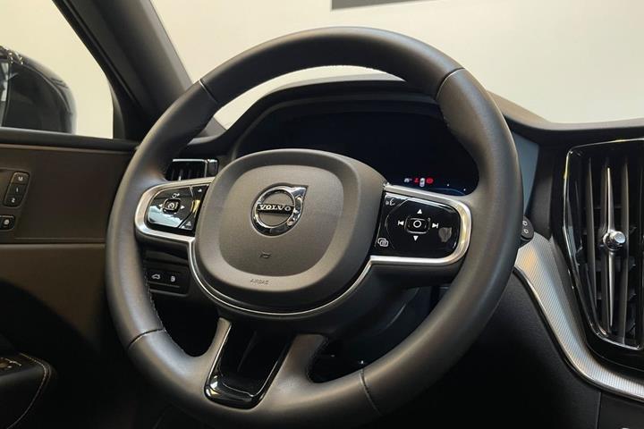 Sort Volvo XC60 fra 2023