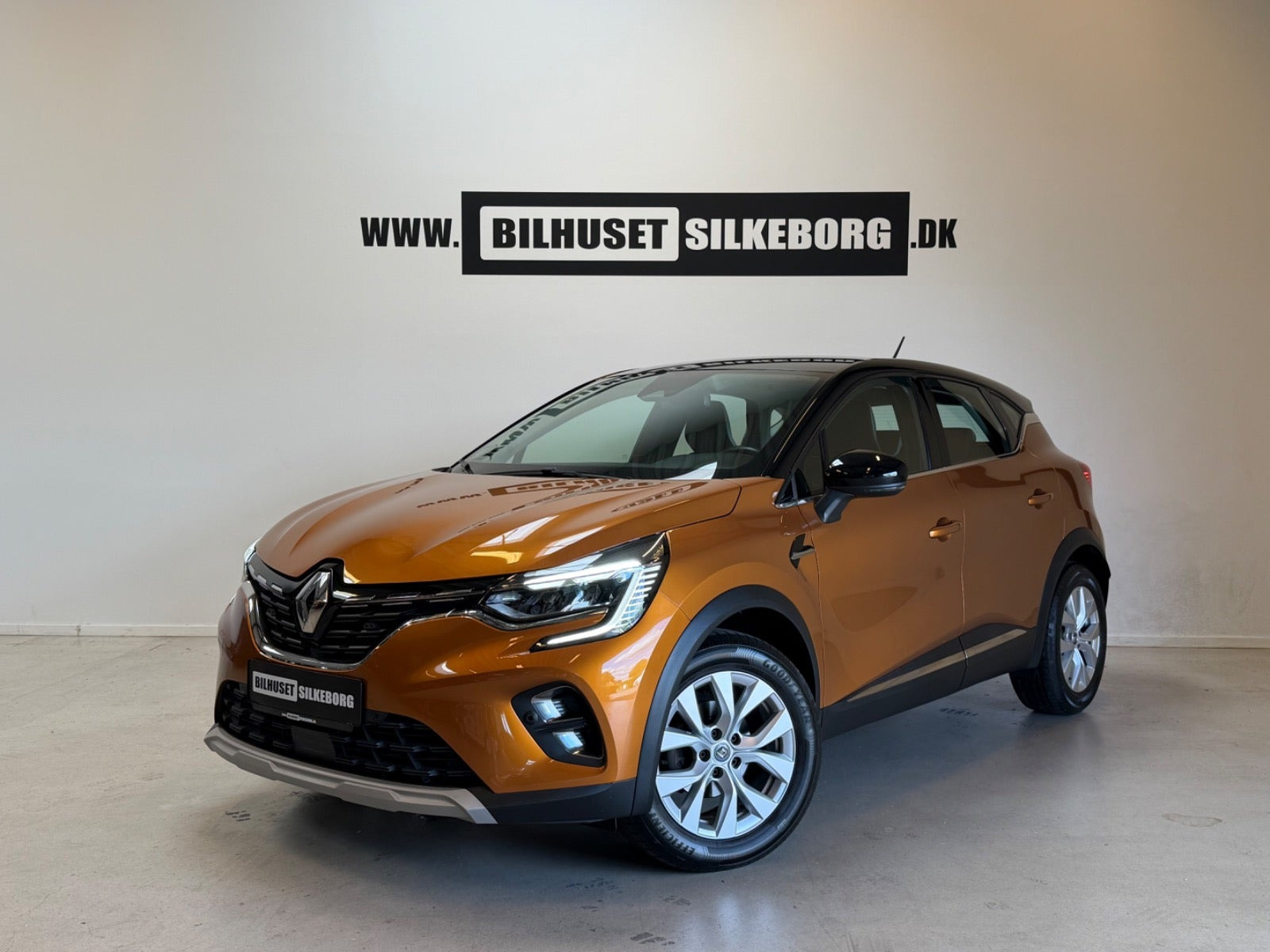 Orange Renault Captur fra 2020