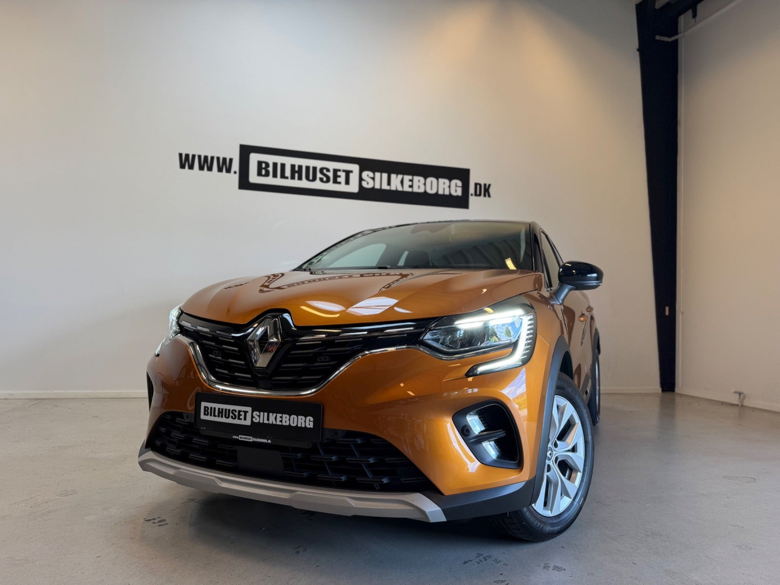 Orange Renault Captur fra 2020
