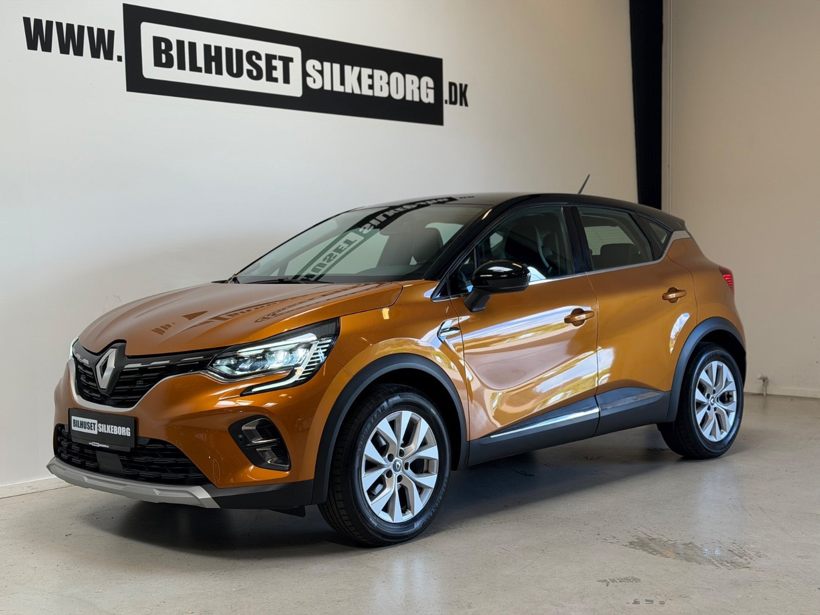 Orange Renault Captur fra 2020