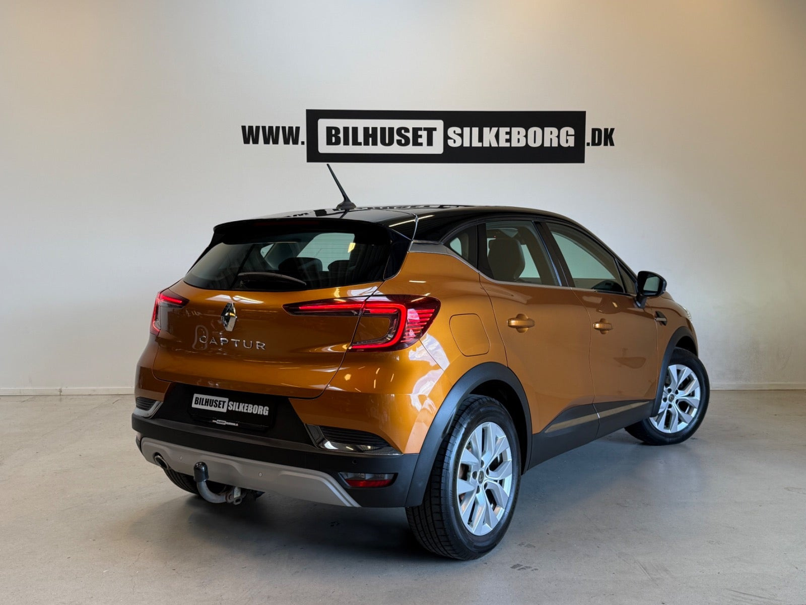 Orange Renault Captur fra 2020