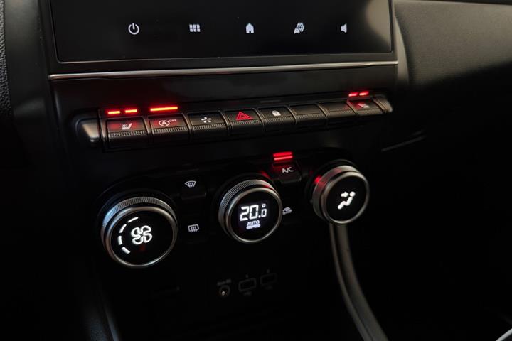 Orange Renault Captur fra 2020