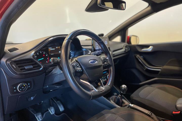 Blå Ford Fiesta fra 2021