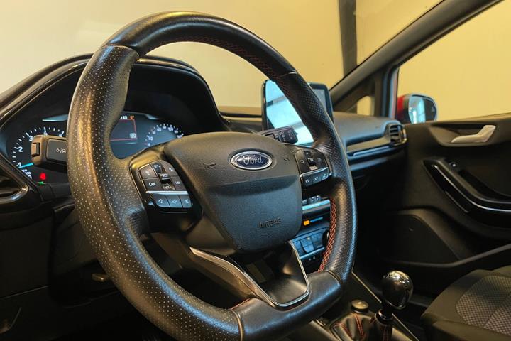 Blå Ford Fiesta fra 2021