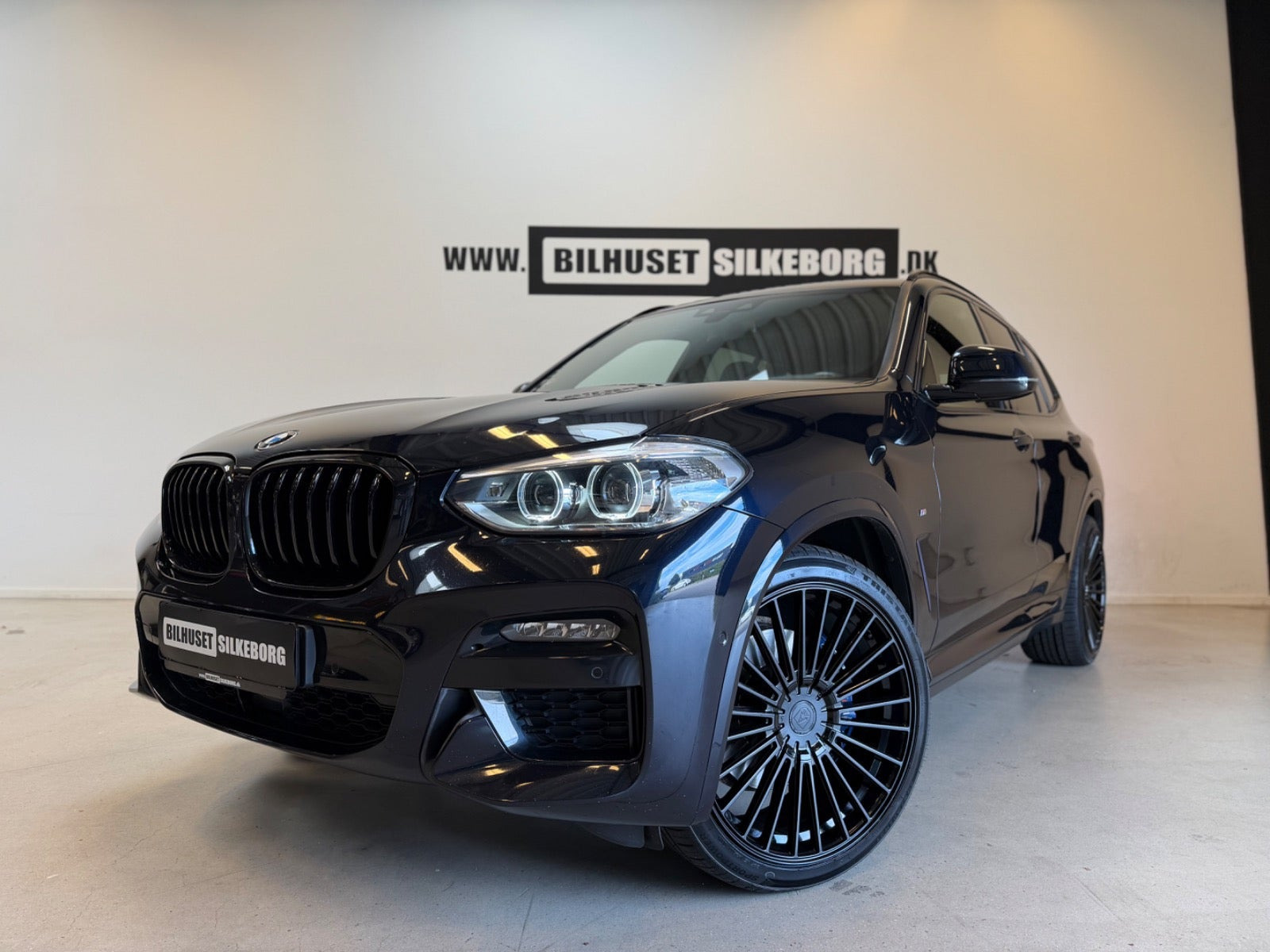 Blå BMW X3 fra 2020