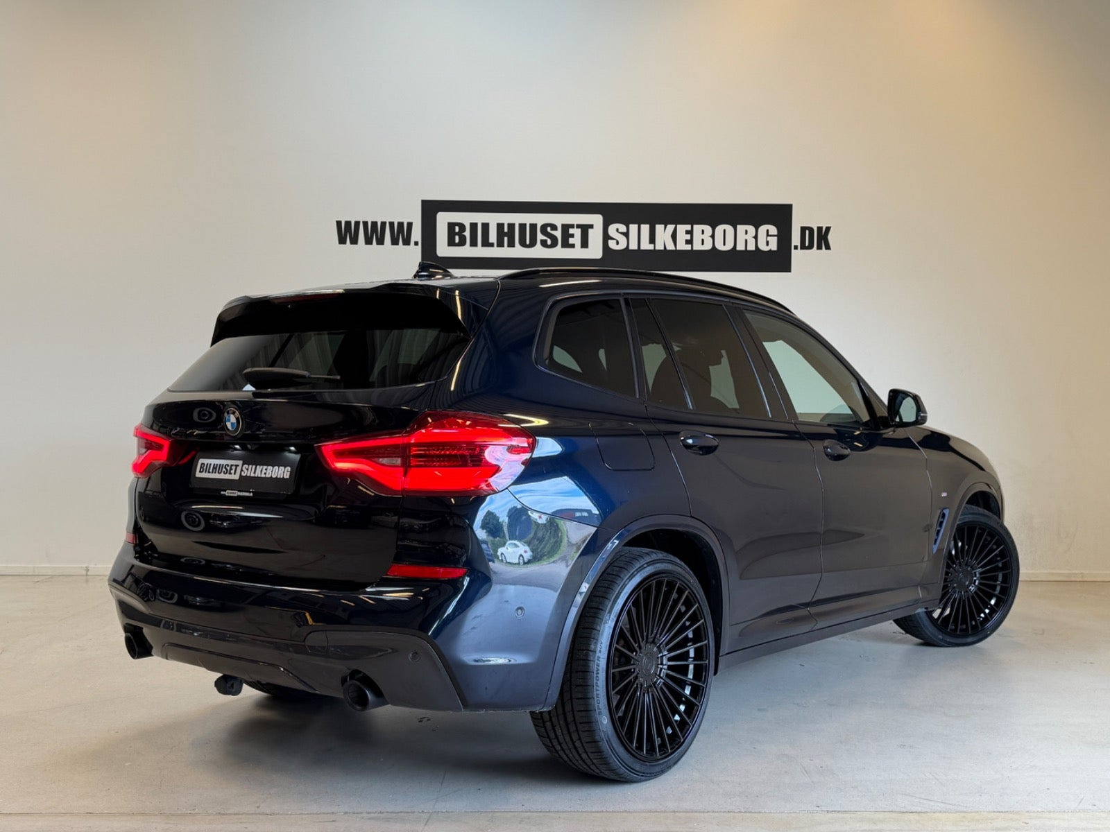 Blå BMW X3 fra 2020