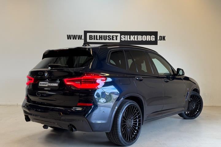 Blå BMW X3 fra 2020