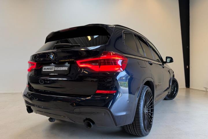 Blå BMW X3 fra 2020