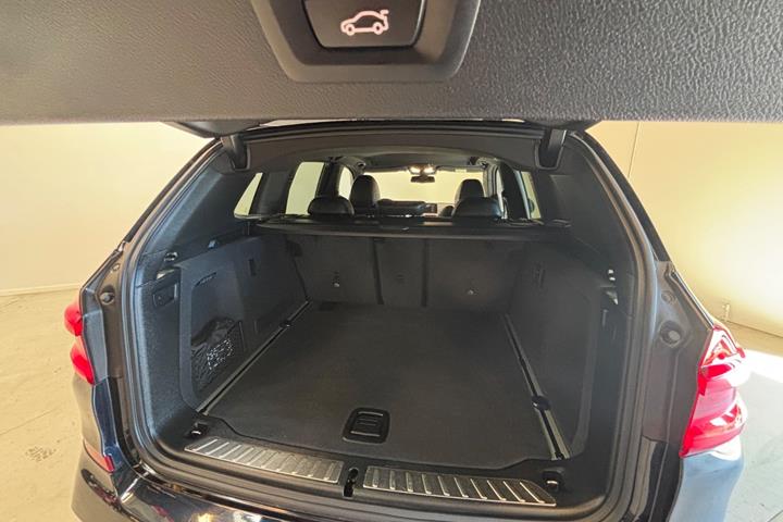 Blå BMW X3 fra 2020