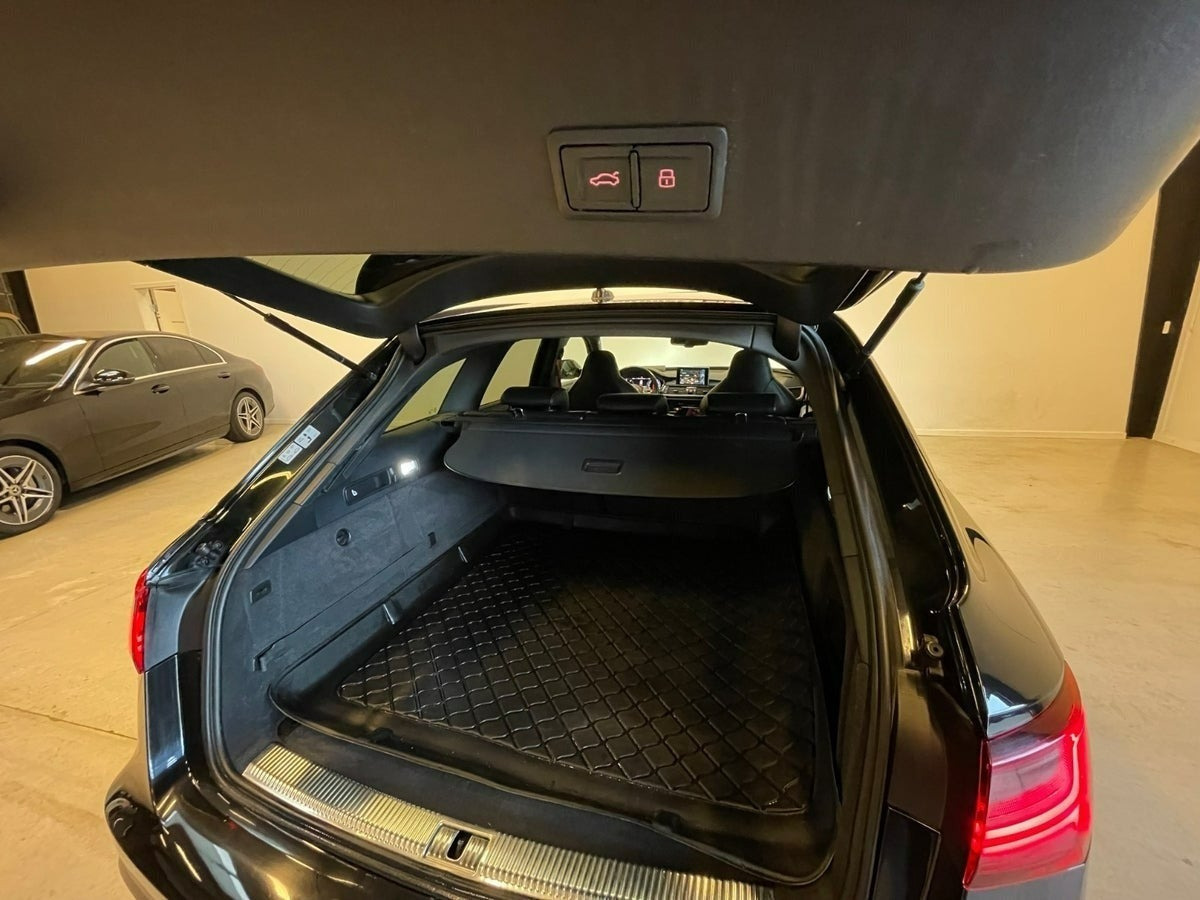 Rød Audi A6 fra 2017