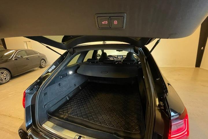 Rød Audi A6 fra 2017