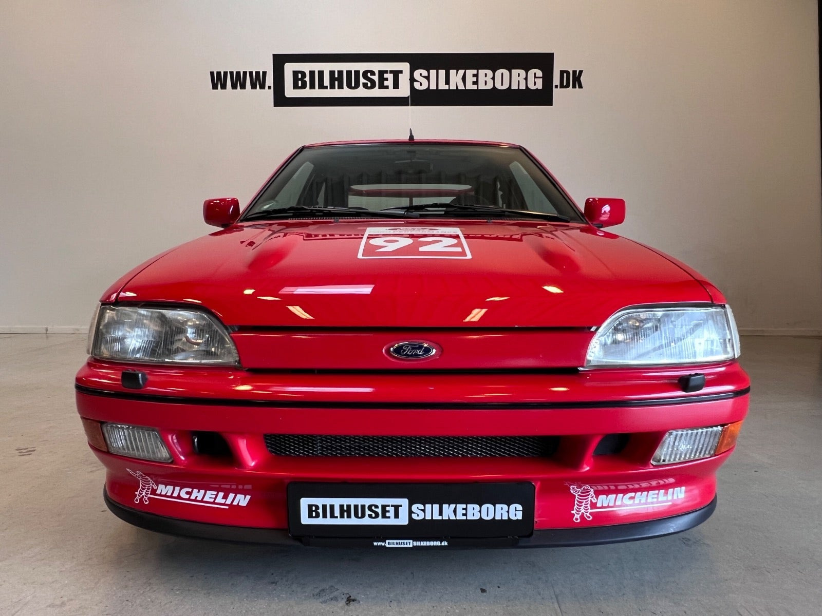 Orange Ford Escort fra 1992