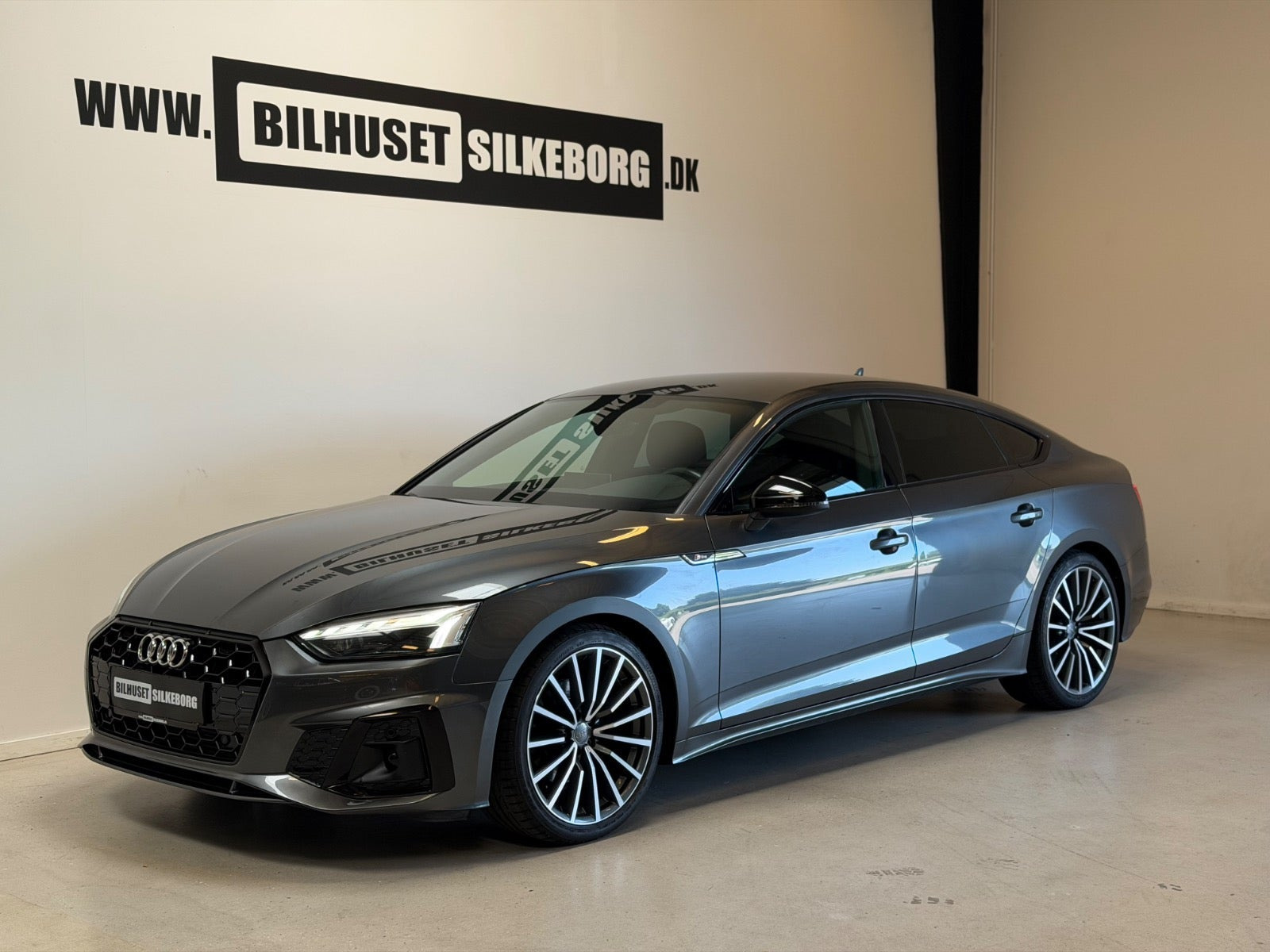 Grå Audi A5 fra 2020