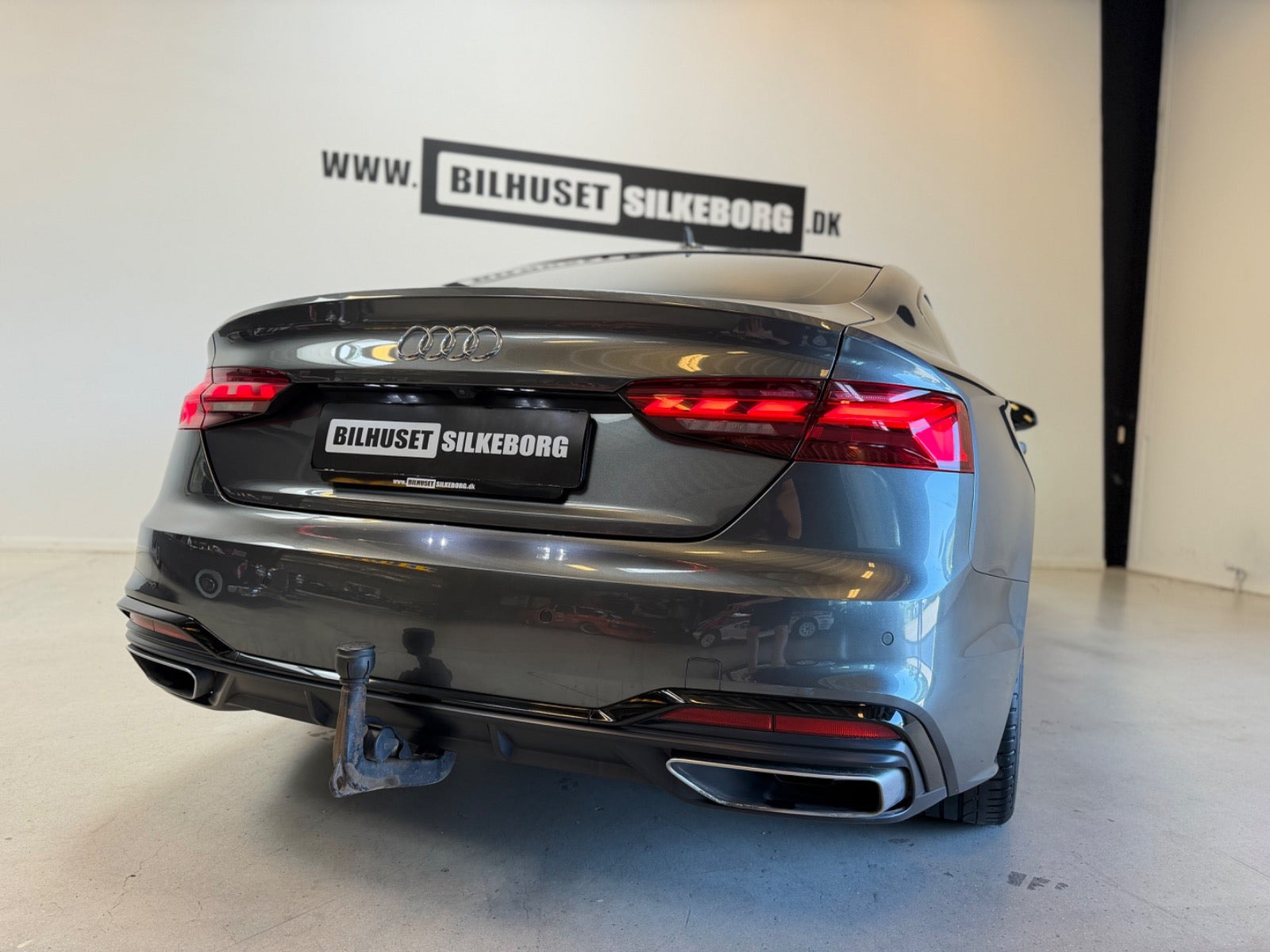 Grå Audi A5 fra 2020