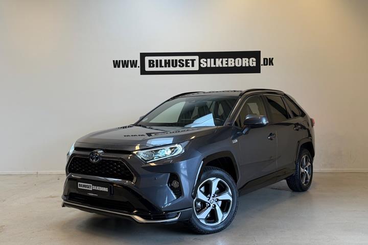 Rød Toyota RAV4 fra 2022