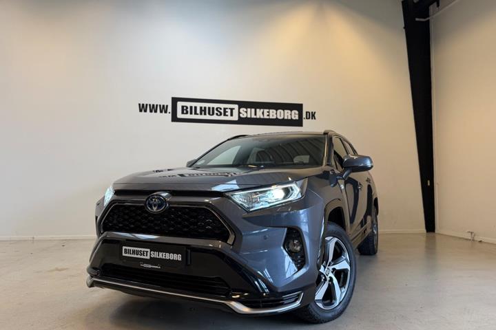 Rød Toyota RAV4 fra 2022