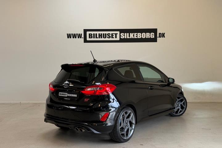 Blå Ford Fiesta fra 2019