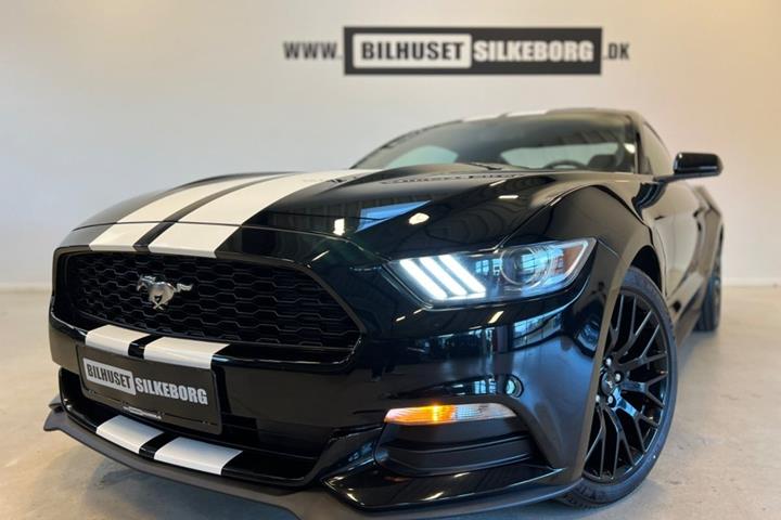 Hvid Ford Mustang fra 2015