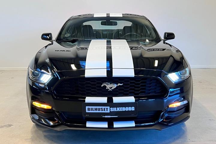 Hvid Ford Mustang fra 2015