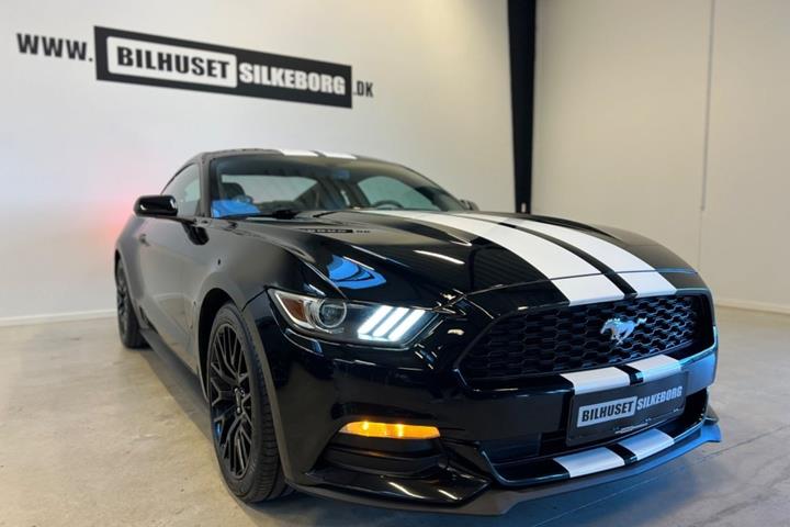 Hvid Ford Mustang fra 2015