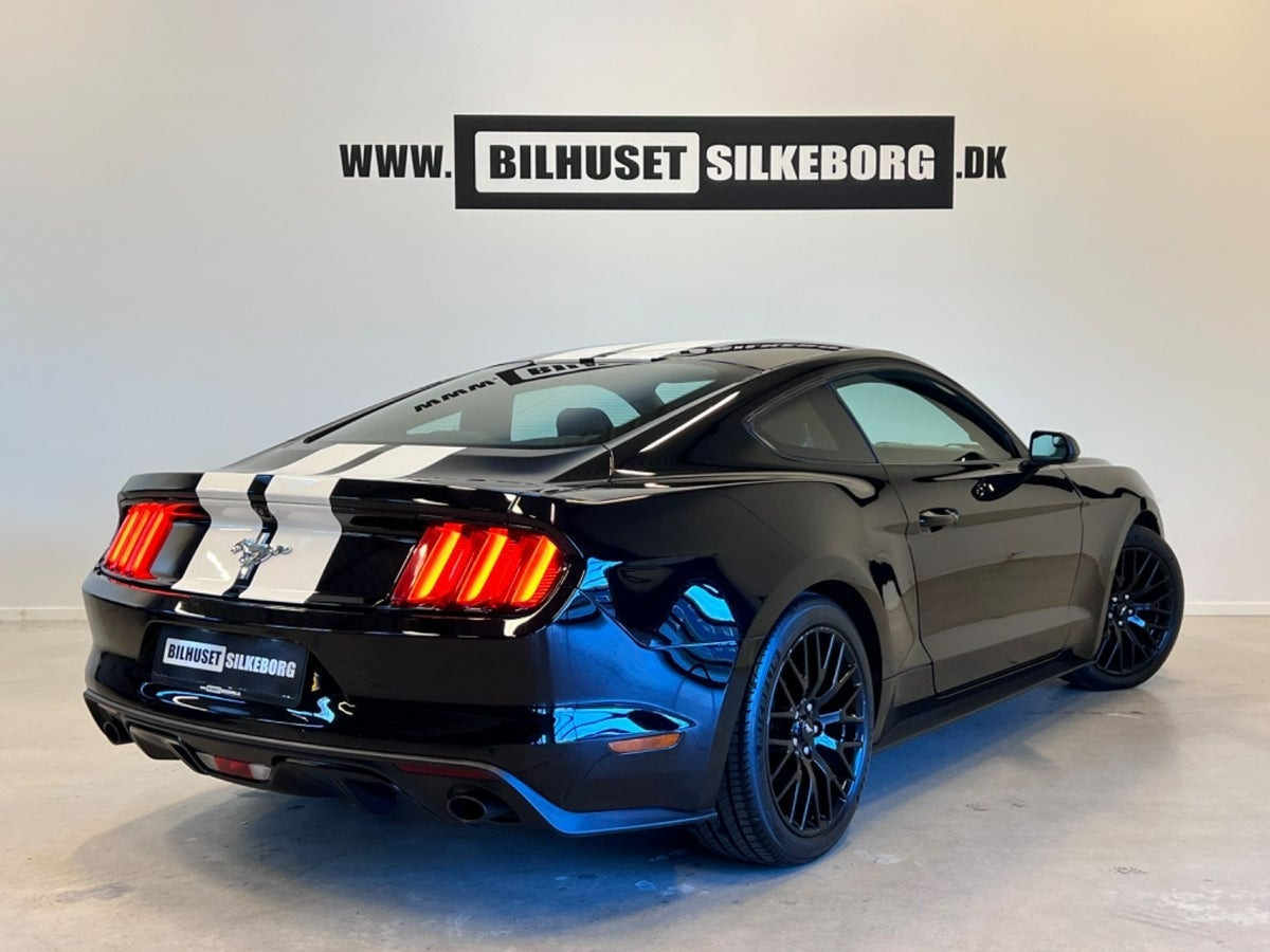 Hvid Ford Mustang fra 2015