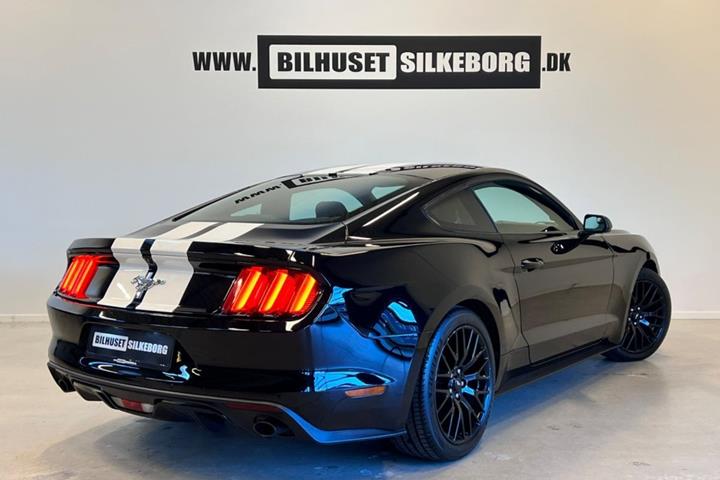 Hvid Ford Mustang fra 2015