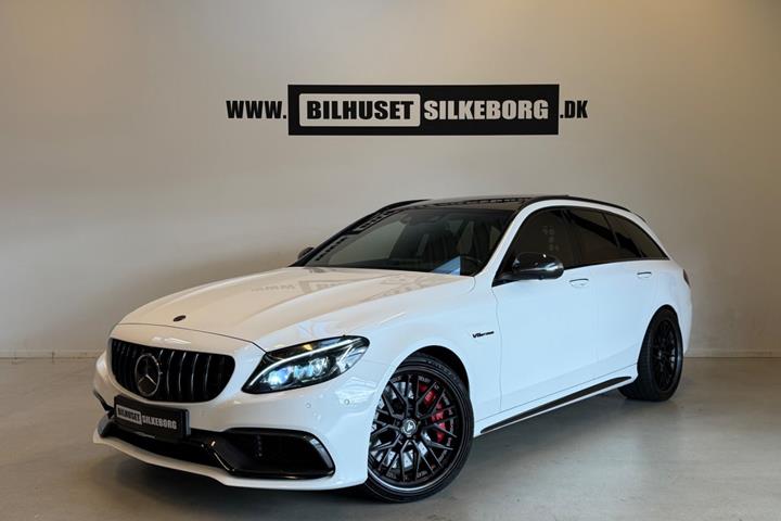 Rød Mercedes C63 fra 2018