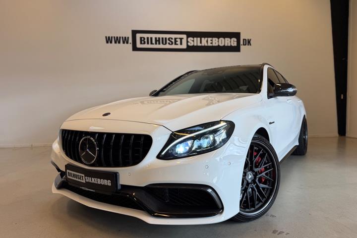 Rød Mercedes C63 fra 2018