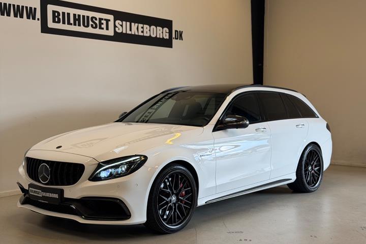Rød Mercedes C63 fra 2018