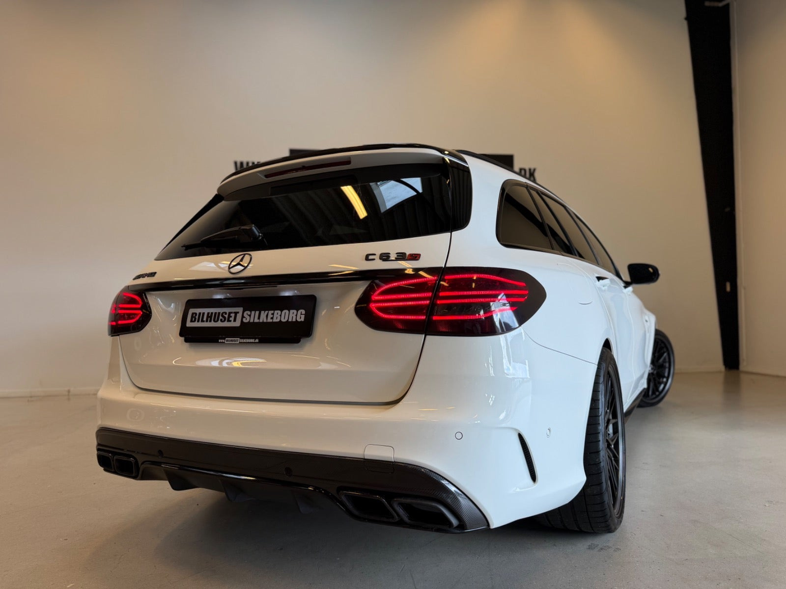 Rød Mercedes C63 fra 2018