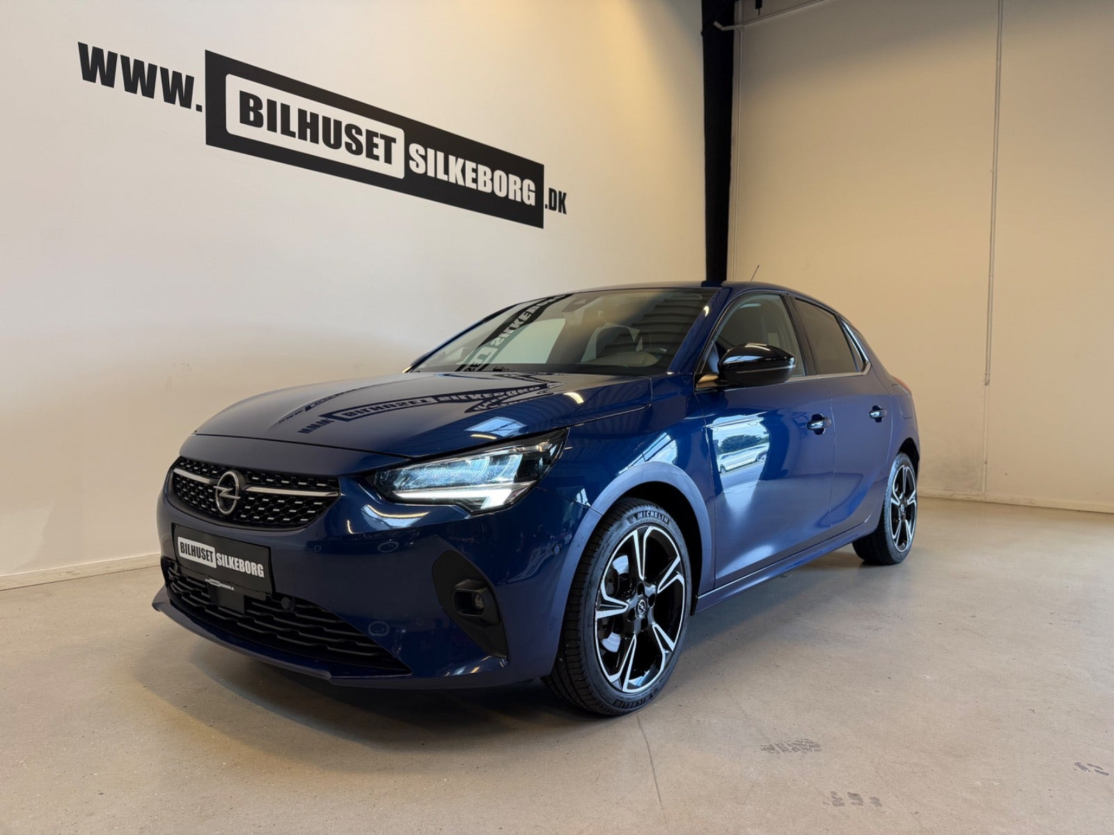 Blå Opel Corsa fra 2020